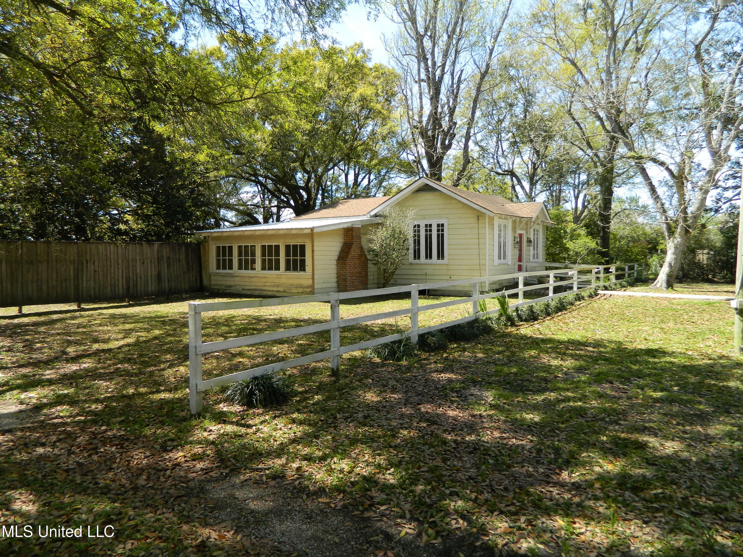 Property Photo:  20005 Pineville Road  MS 39560 