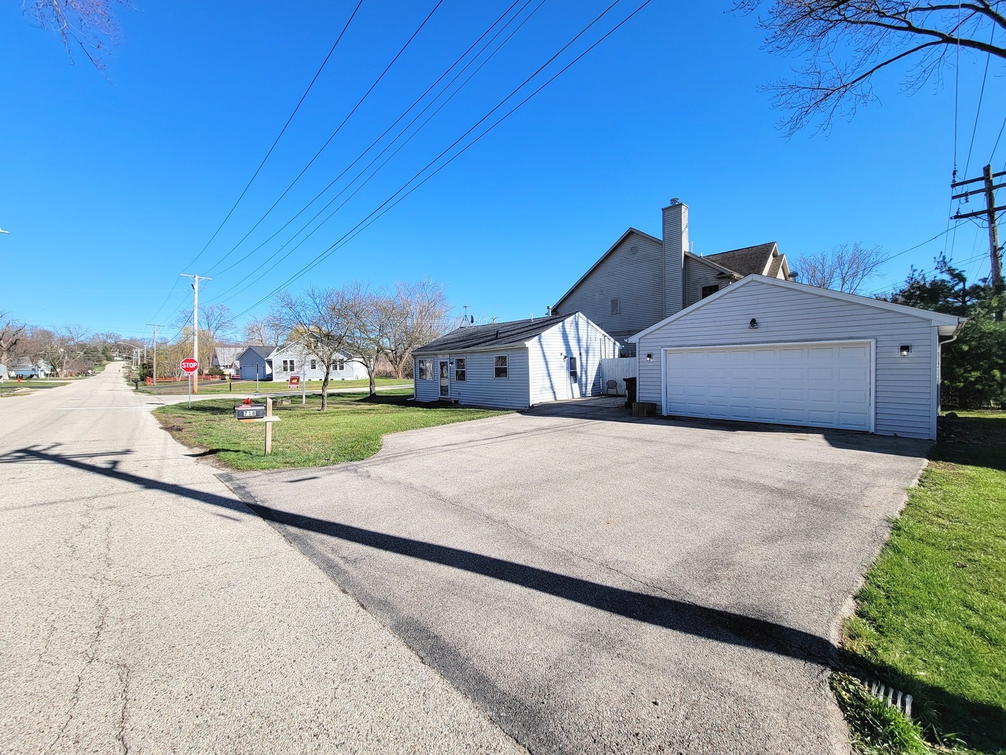 Property Photo:  718 Sheridan Drive  IL 60084 