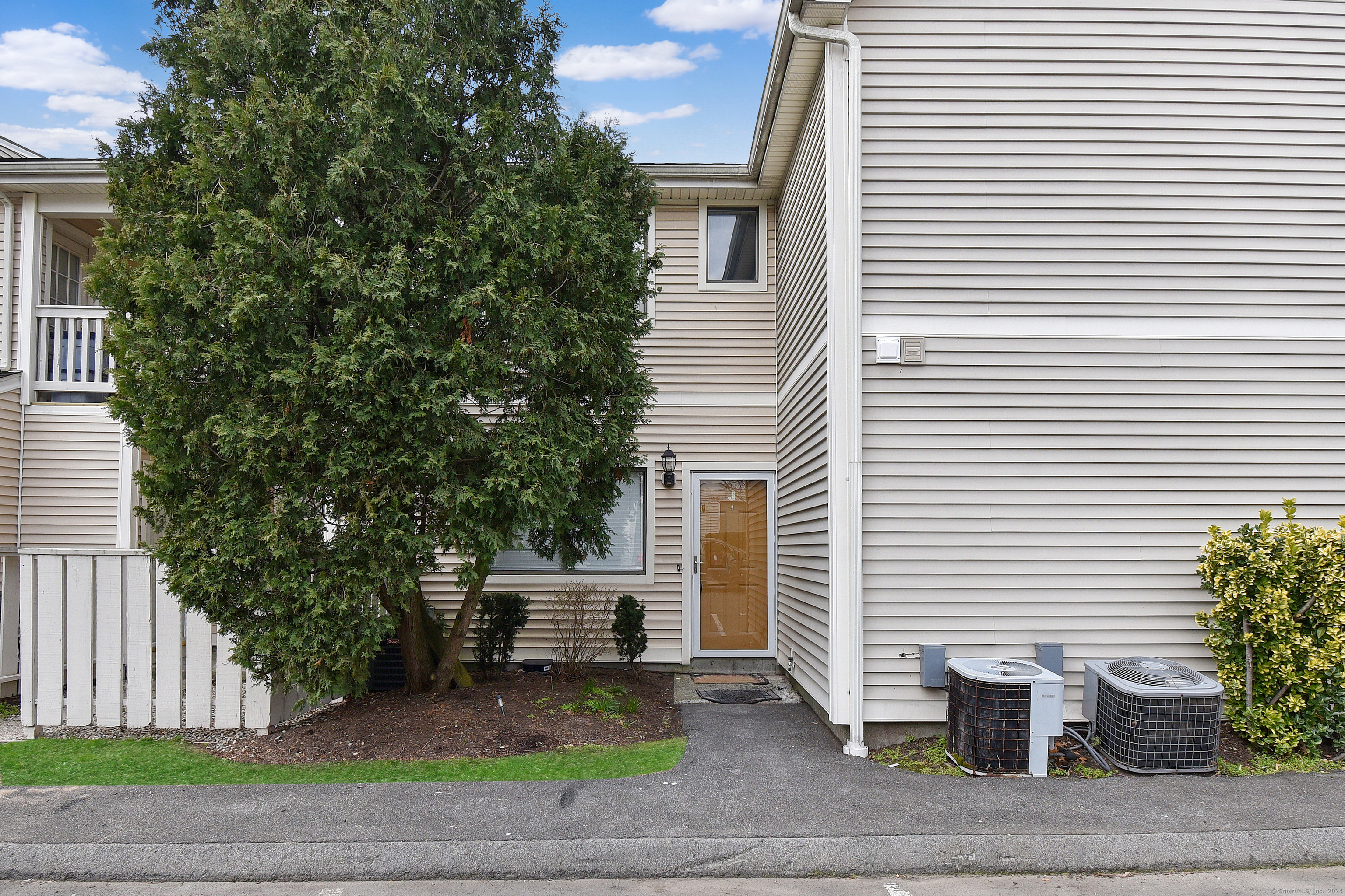 Property Photo: 465 Whalley Avenue Apt J CT 06511