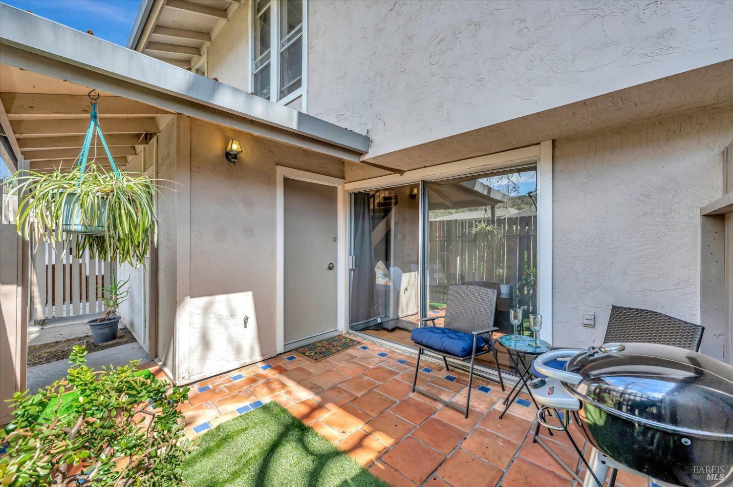 Property Photo:  215 Roundtree Way  CA 94903 