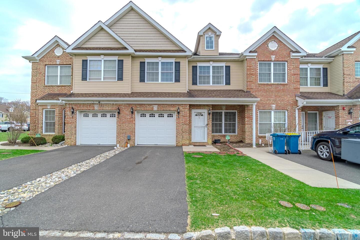 Property Photo:  31 Morgan Way  NJ 08831 