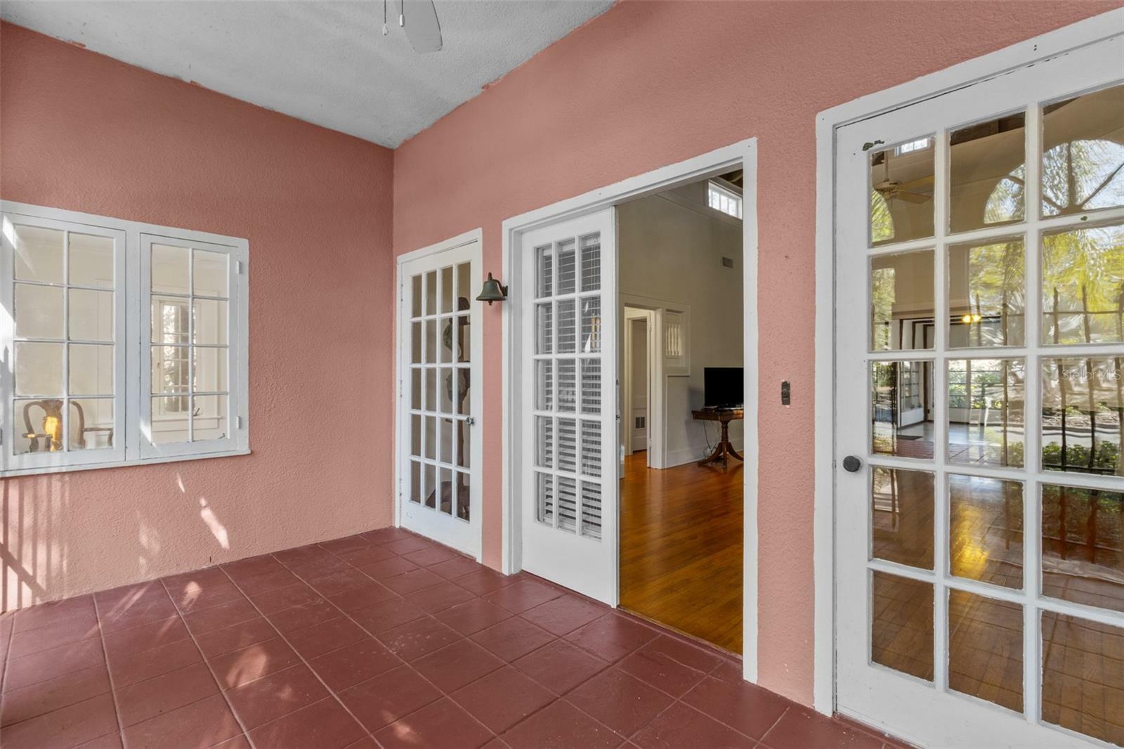 Property Photo:  1010 Nokomis Street  FL 33755 