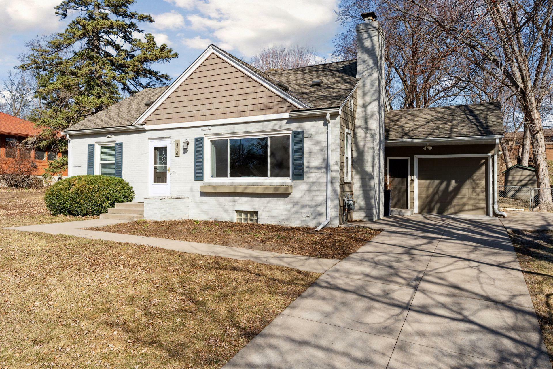 Property Photo:  1310 Welcome Avenue N  MN 55422 