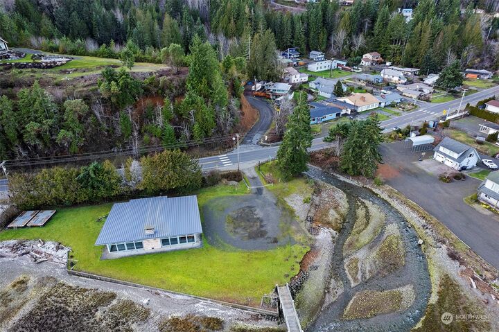Property Photo: 26121 N US Highway 101 WA 98548