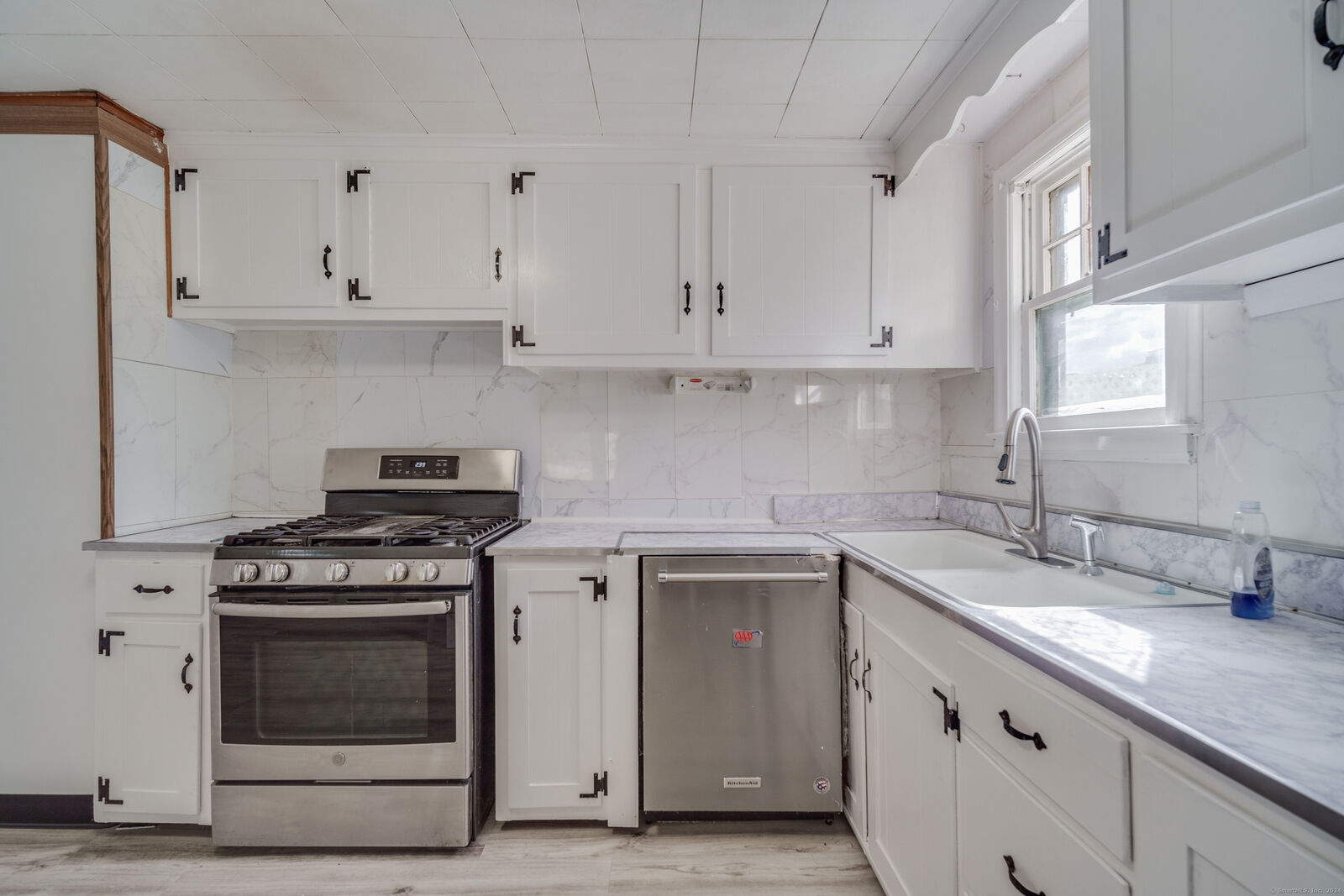 Property Photo: 642 Farmington Avenue CT 06053