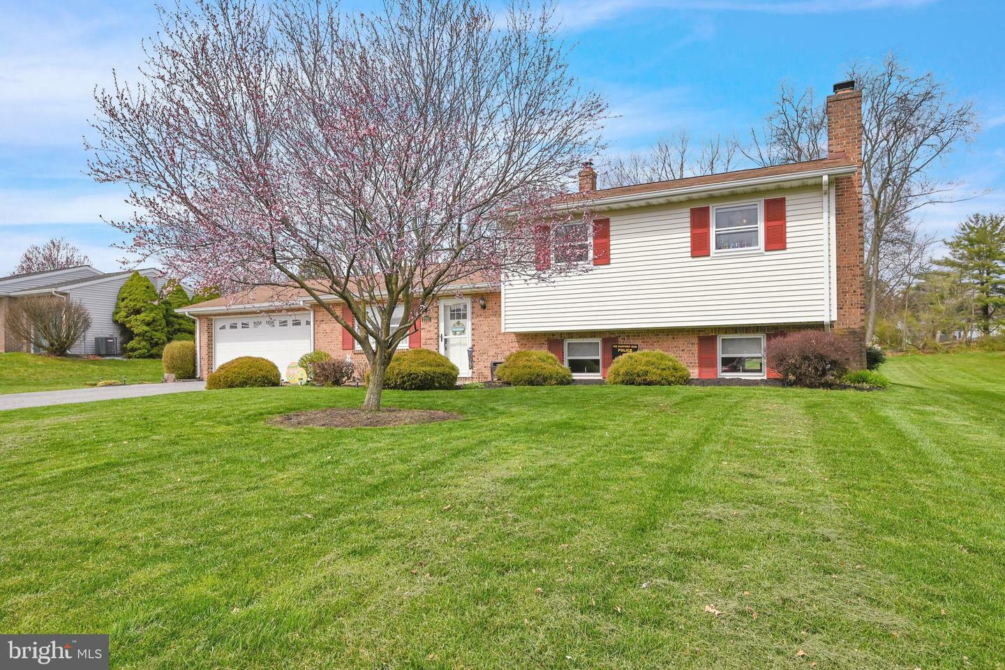 Property Photo:  2701 Danielle Drive  PA 17315 