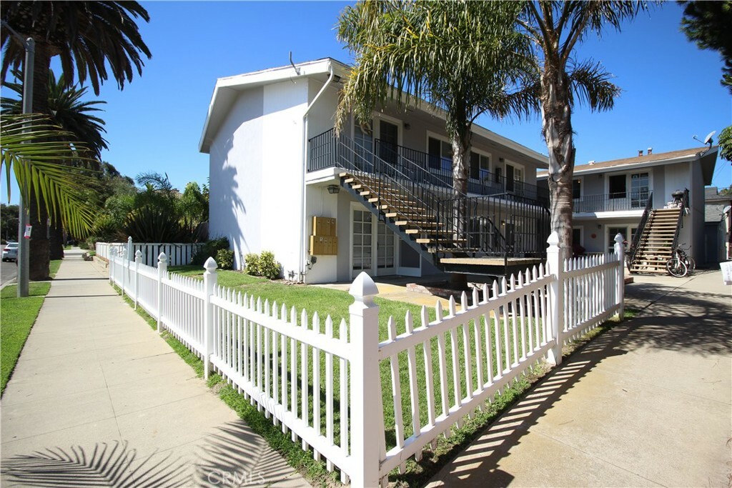 Property Photo:  409 Califronia Street 1  CA 92648 