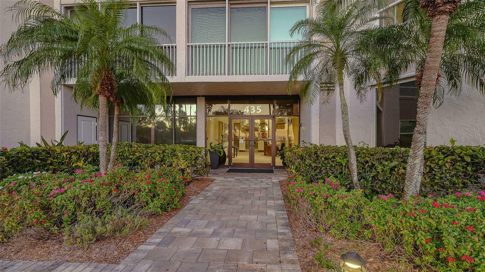 Property Photo:  435 S Gulfstream Avenue 1006  FL 34236 