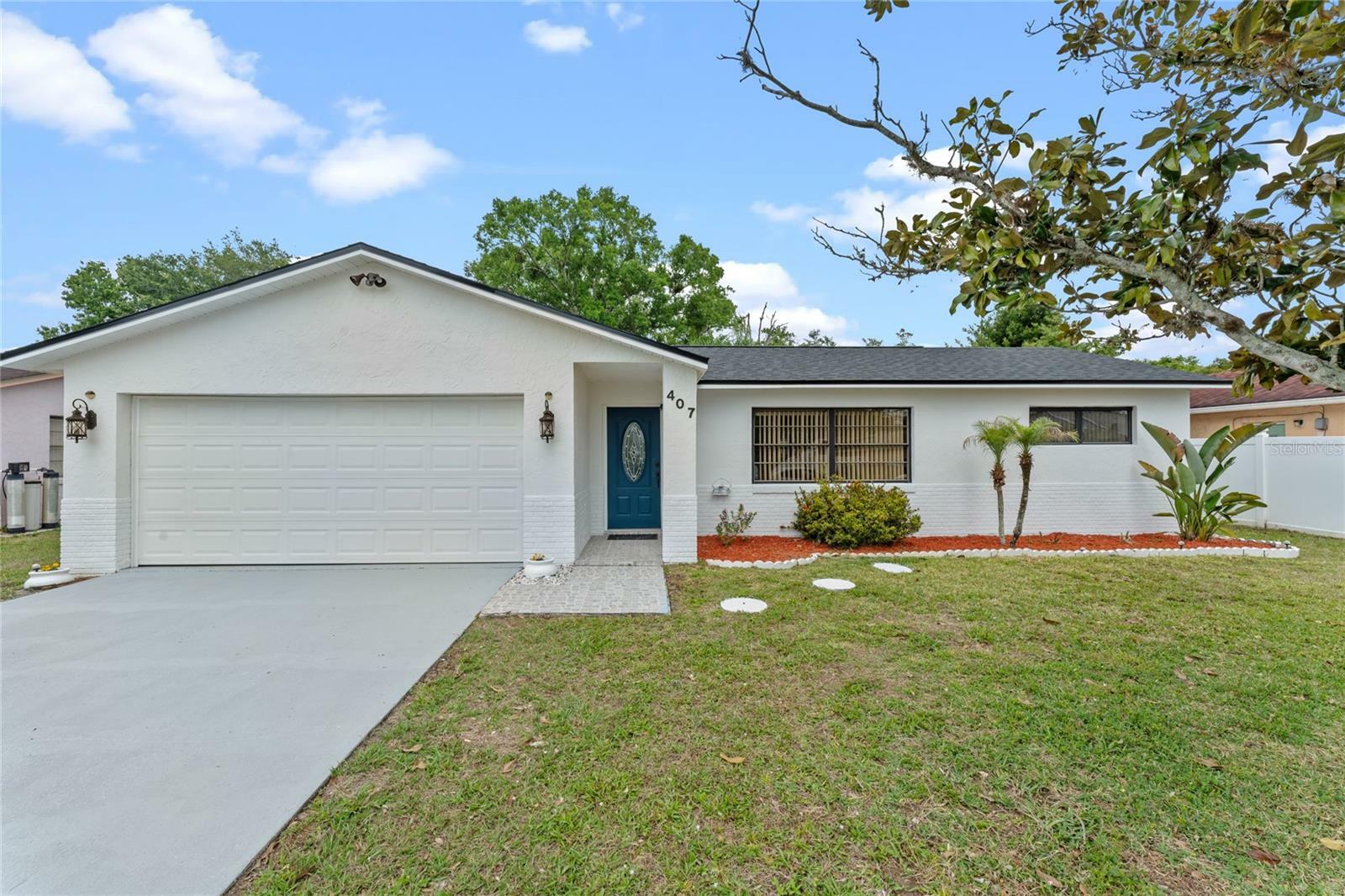 Property Photo:  407 Cart Court  FL 34759 