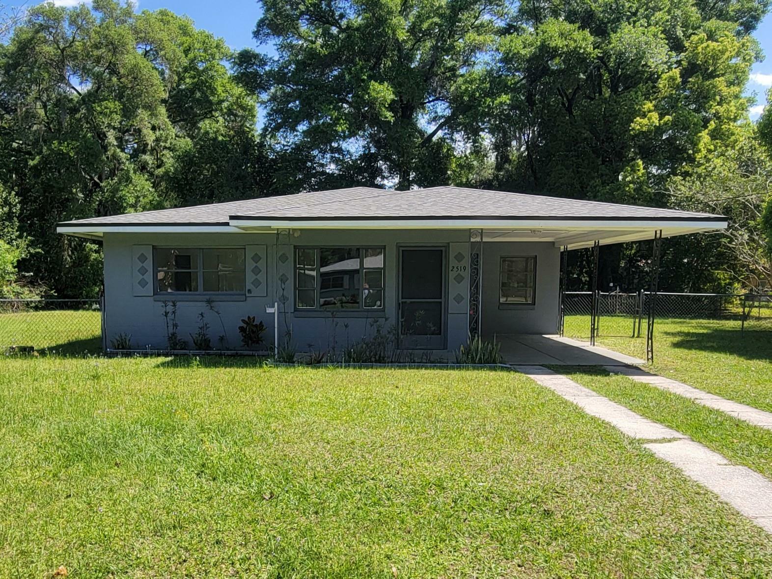 Property Photo:  2519 NE 2nd Avenue  FL 34470 