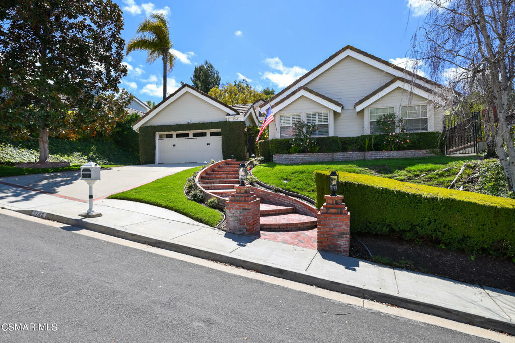 Property Photo:  1748 Country Oaks Lane  CA 91362 