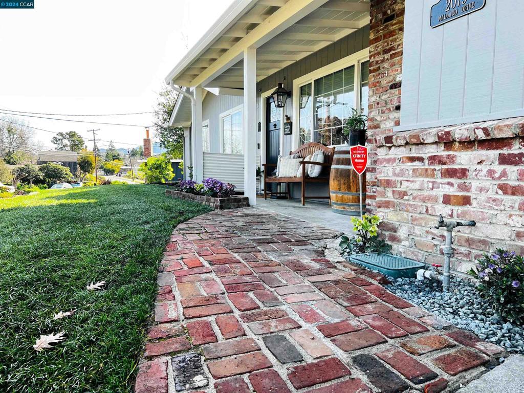 Property Photo:  2075 Mallard Dr  CA 94597 