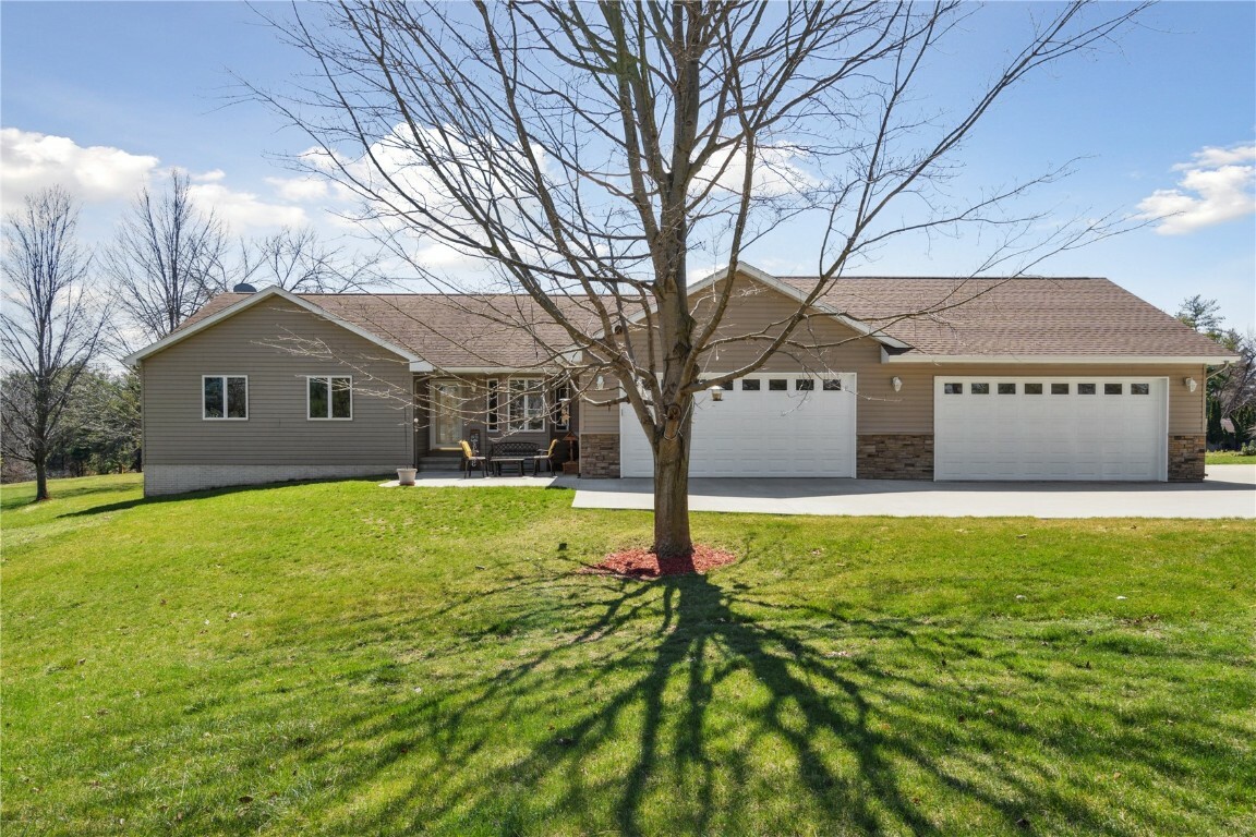 Property Photo:  3283 Cedar Hill Drive NE  IA 52333 