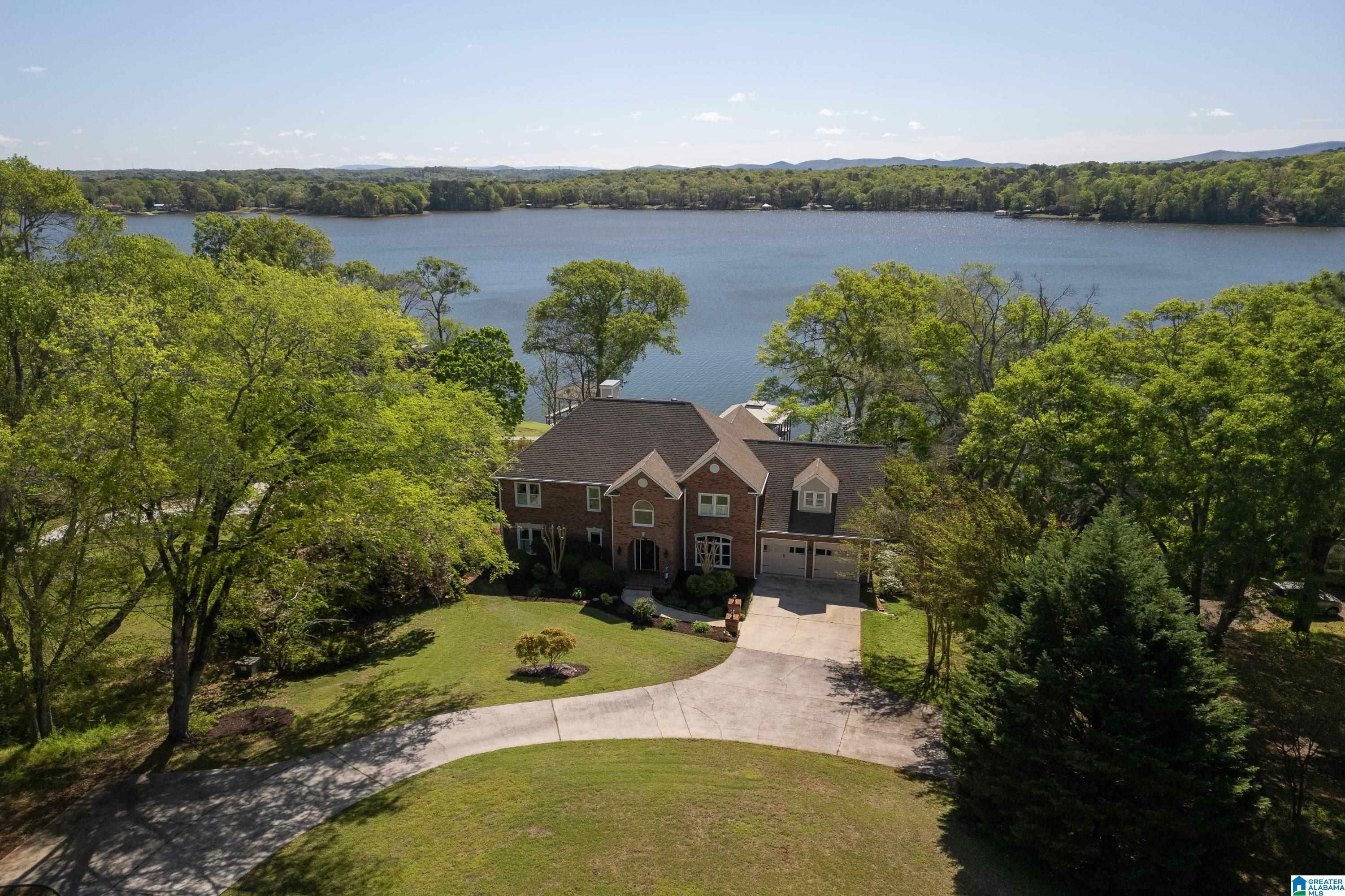 Property Photo:  620 River Oaks Drive  AL 35128 