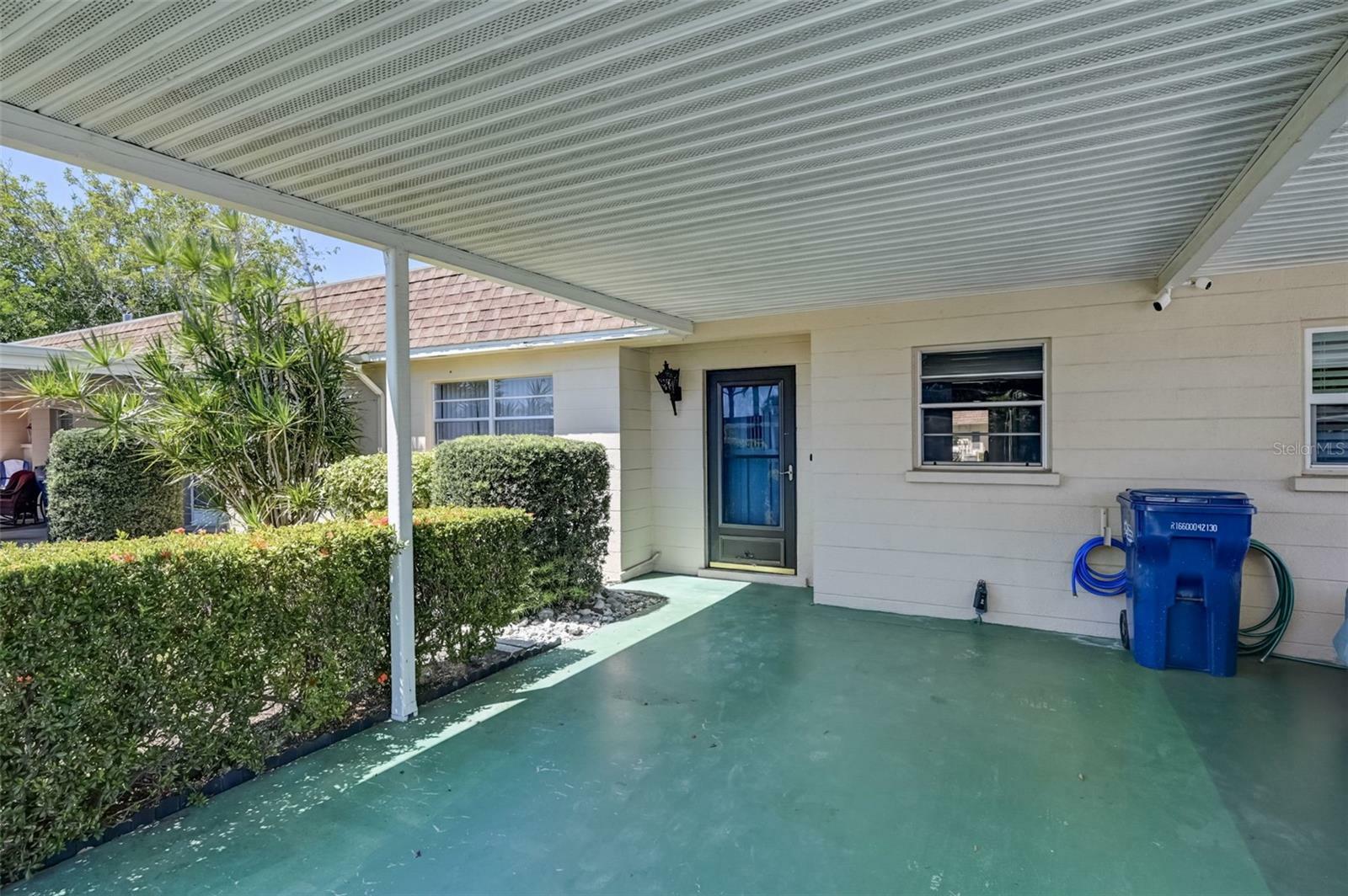 Property Photo: 604 Park Circle 16 FL 34207