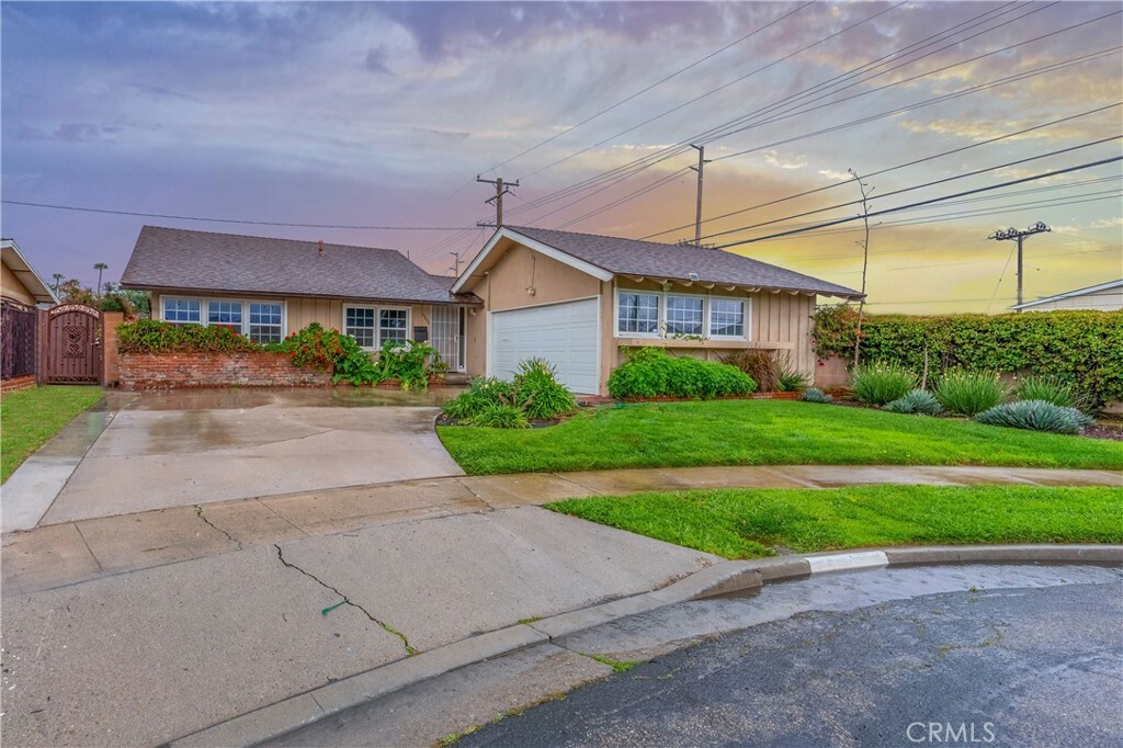 15490 Oxford Circle  Westminster CA 92683 photo