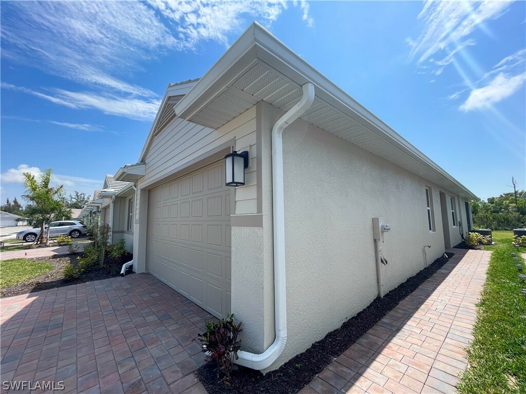 Property Photo:  1050 Enbrook Loop  FL 34114 