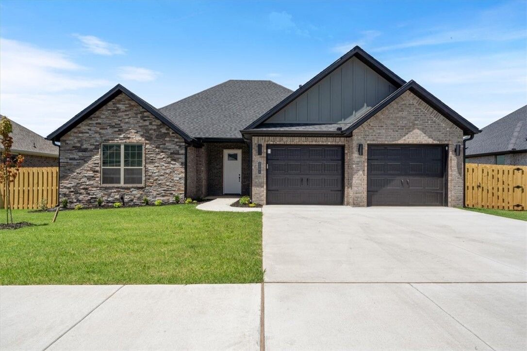 Property Photo:  2301 Abbott Lane  AR 72751 