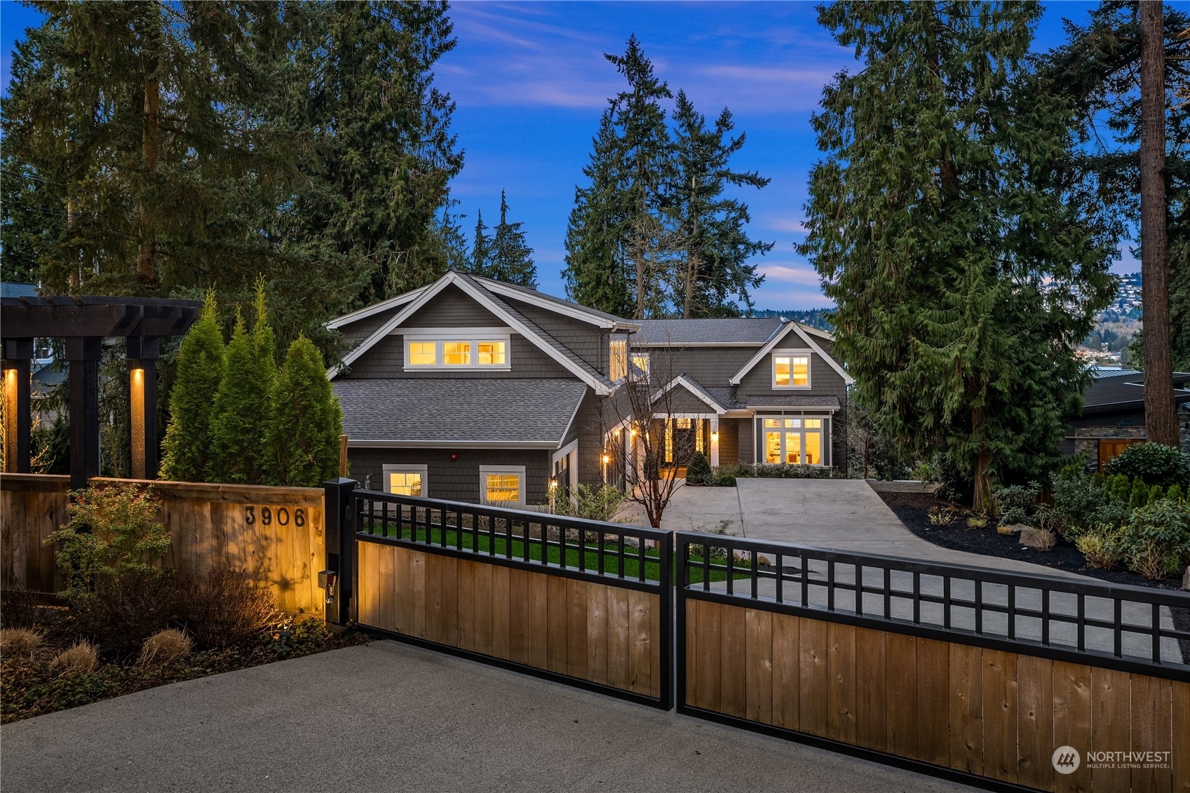 Property Photo:  3906 E Mercer Way  WA 98040 