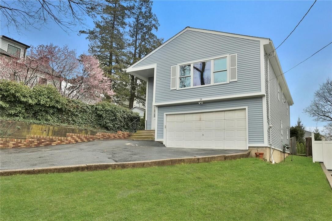 Property Photo:  19 Dearborn Street  NY 10801 