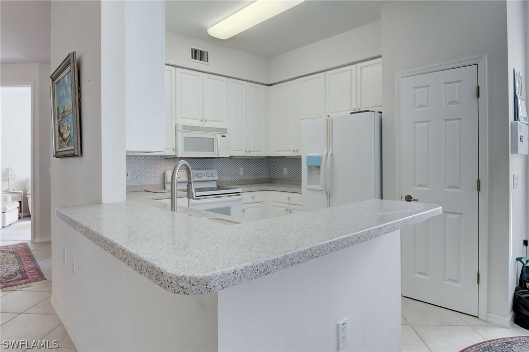 Property Photo:  3880 Forest Glen Boulevard 101  FL 34114 