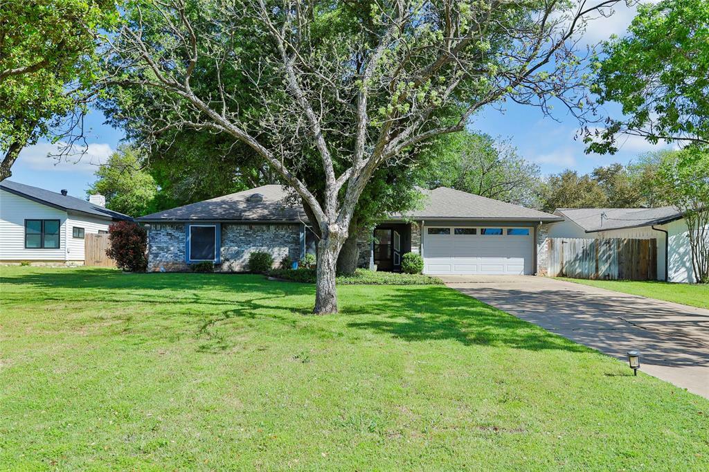 Property Photo:  410 Granada Calle Court  TX 76049 