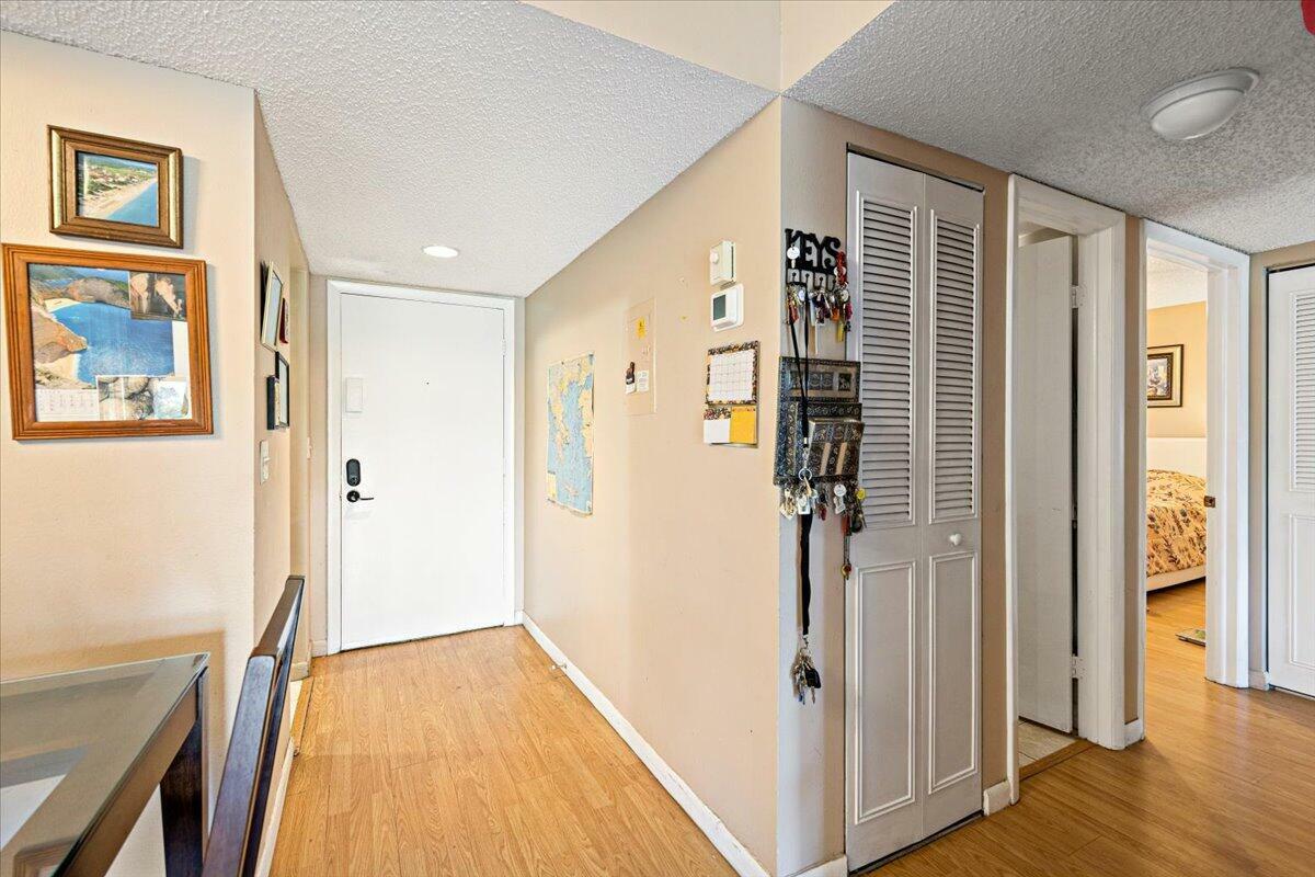 Property Photo:  5160 Las Verdes Circle 220  FL 33484 