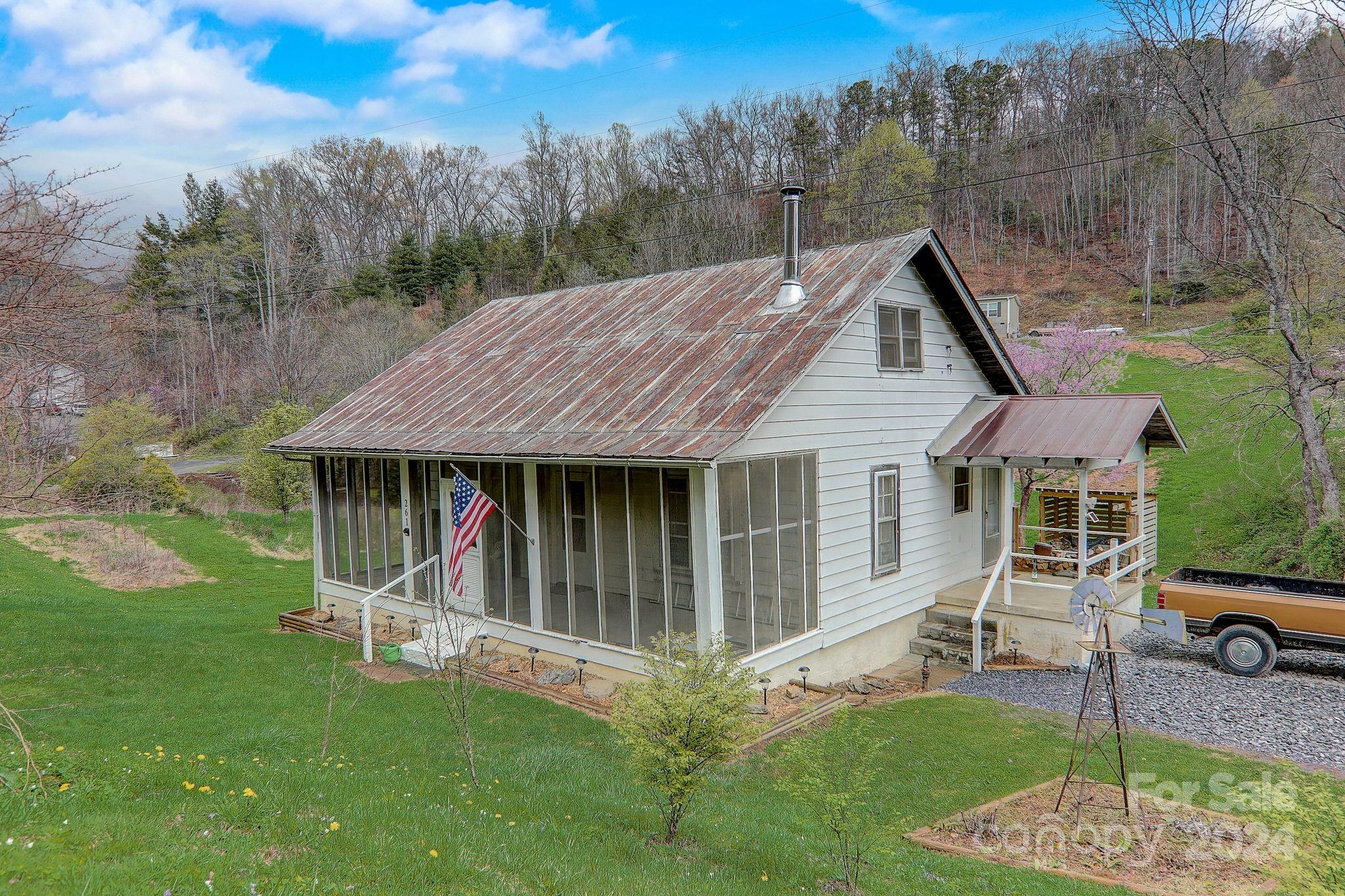 Property Photo:  261 Russell Cove Road  NC 28785 
