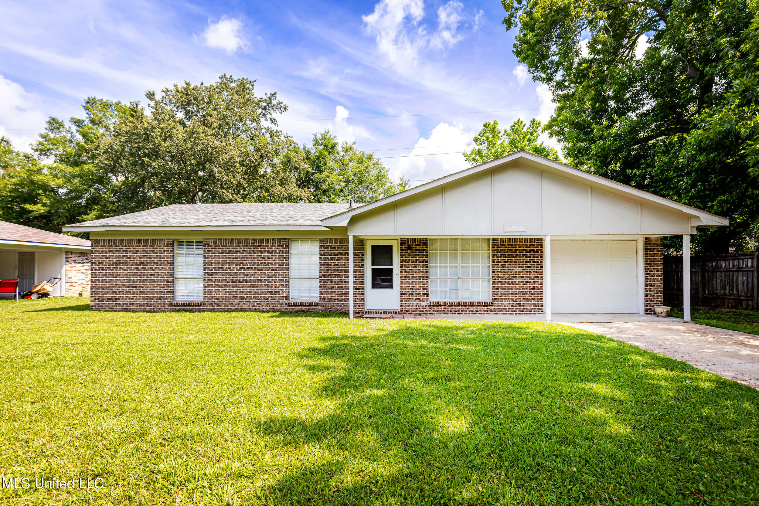 Property Photo:  4215 Yosemite Drive  MS 39564 