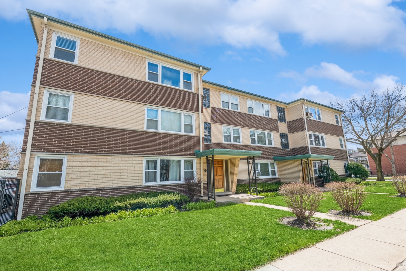 Property Photo: 833 N Harlem Avenue 3N IL 60302