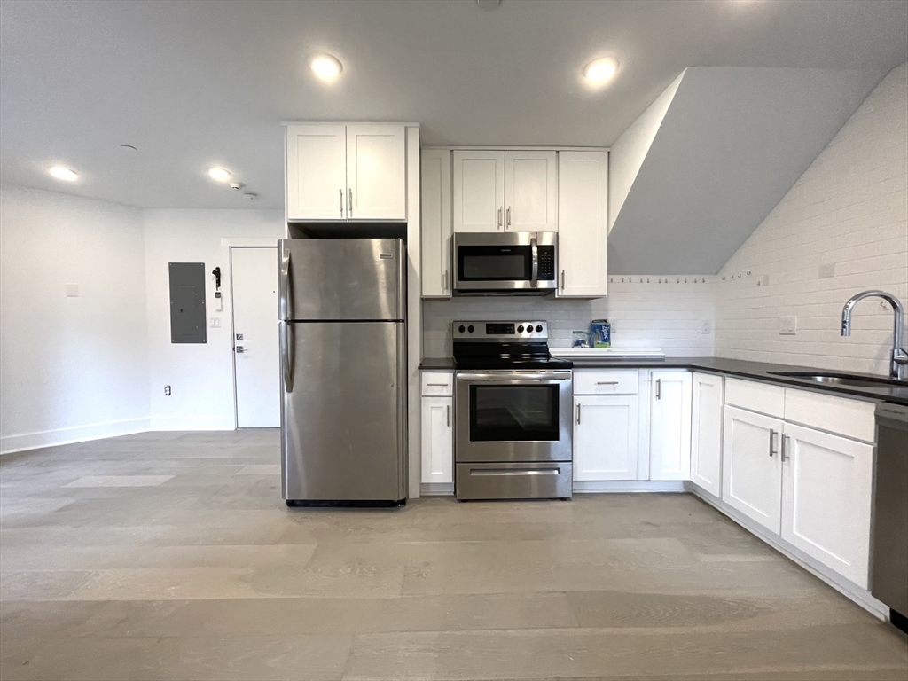 Property Photo: 25 Eleanor Street 203 MA 02150