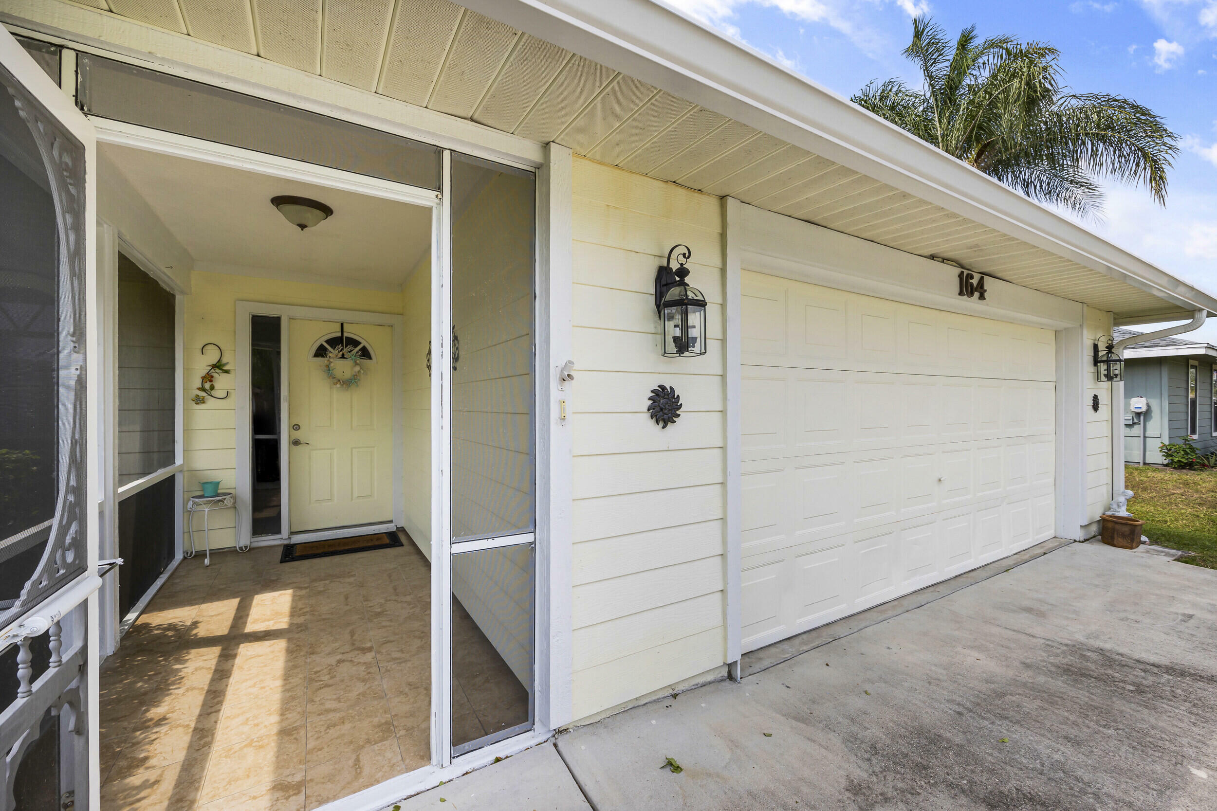 Property Photo:  164 SW Airview Avenue  FL 34984 
