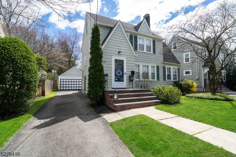 Property Photo:  814 Oak Ave  NJ 07090 