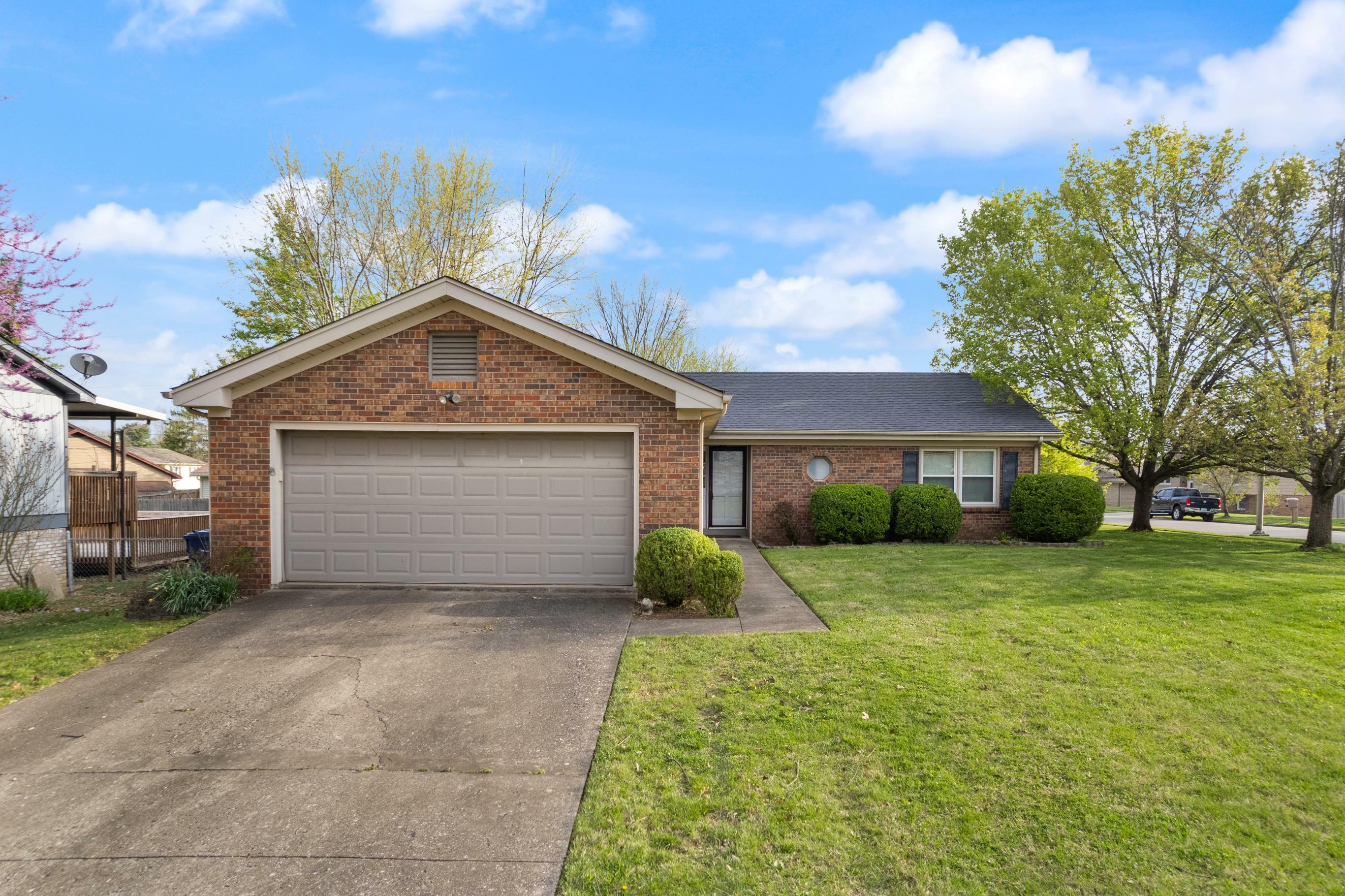 Property Photo:  1441 Mount Rainier Drive  KY 40517 