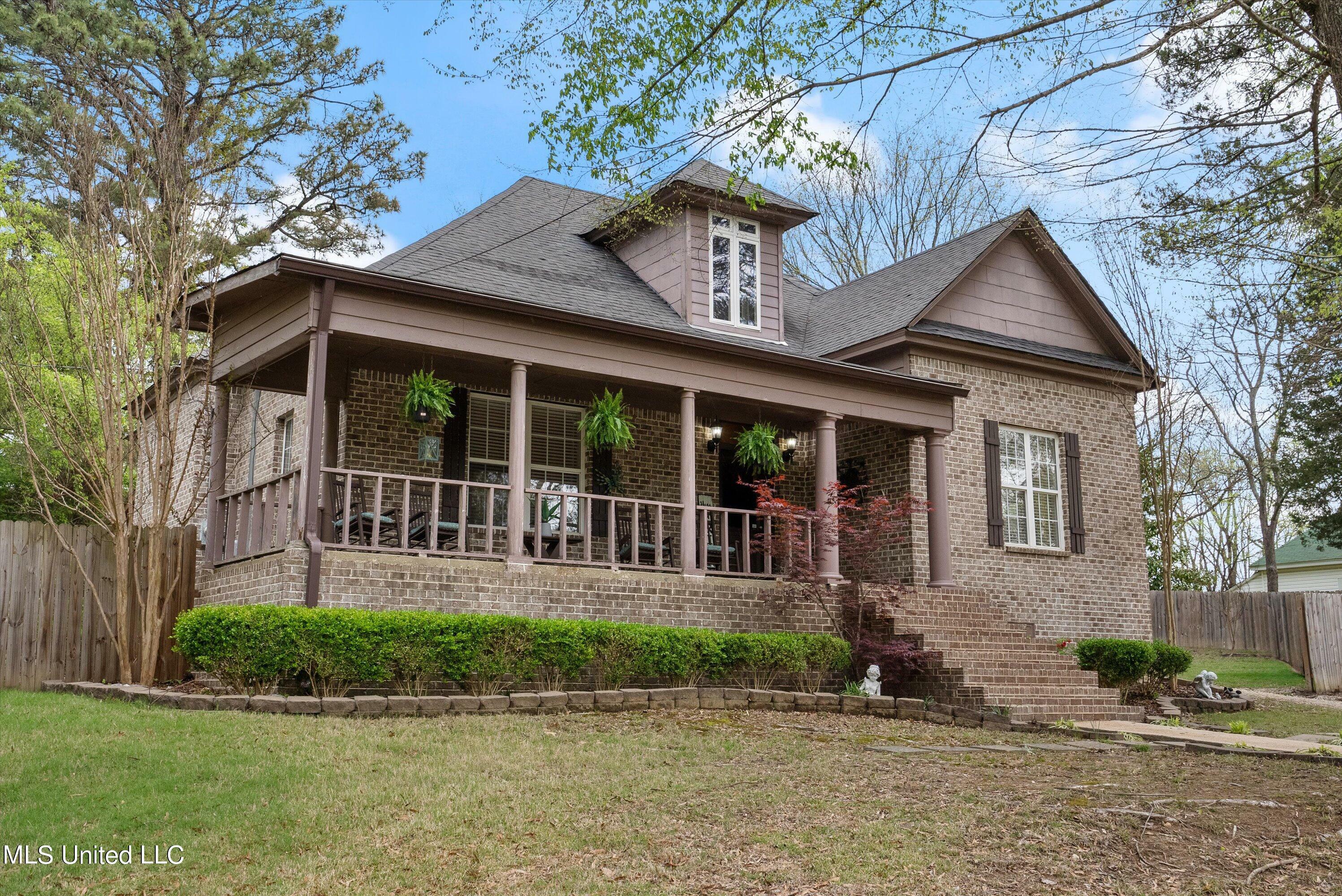 Property Photo:  26 S Senter Street  MS 38611 