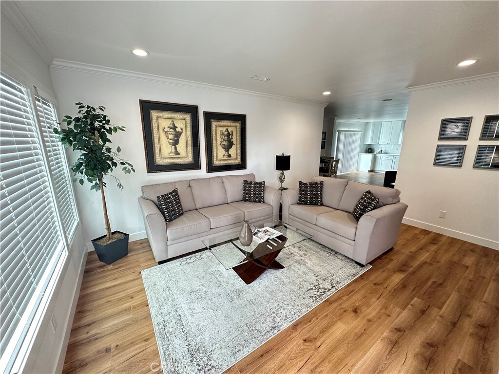 Property Photo: 5122 Lorelei Avenue CA 90712