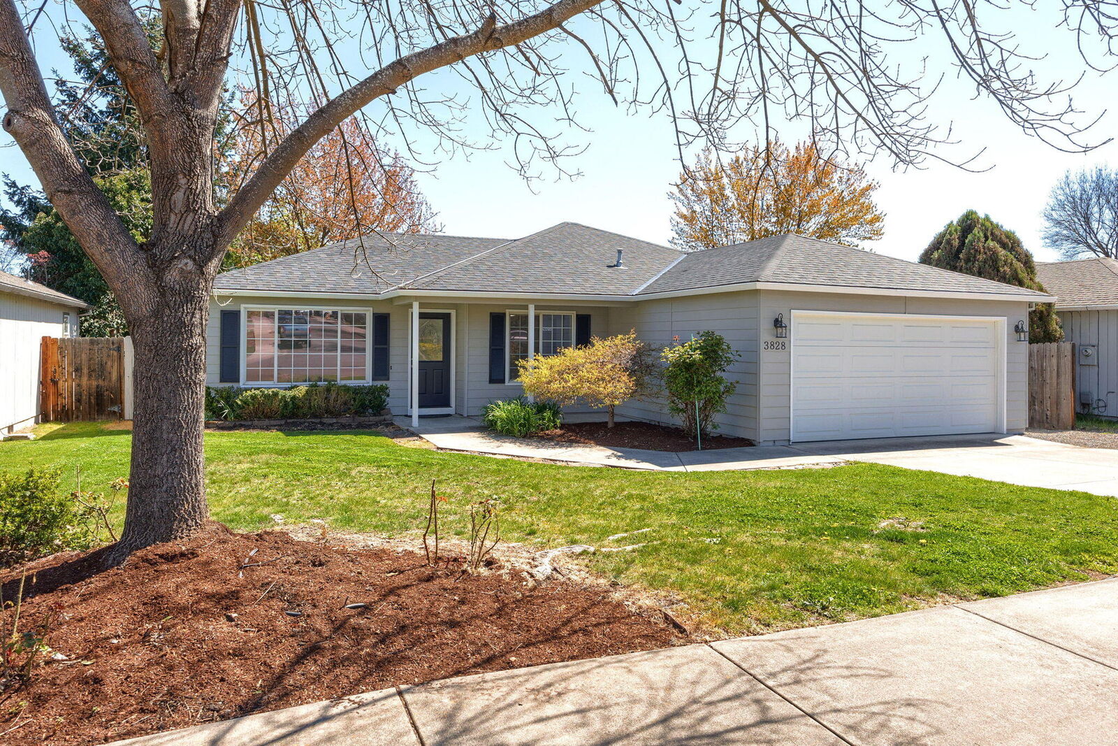 Property Photo:  3828 Arrowhead Drive  OR 97504 