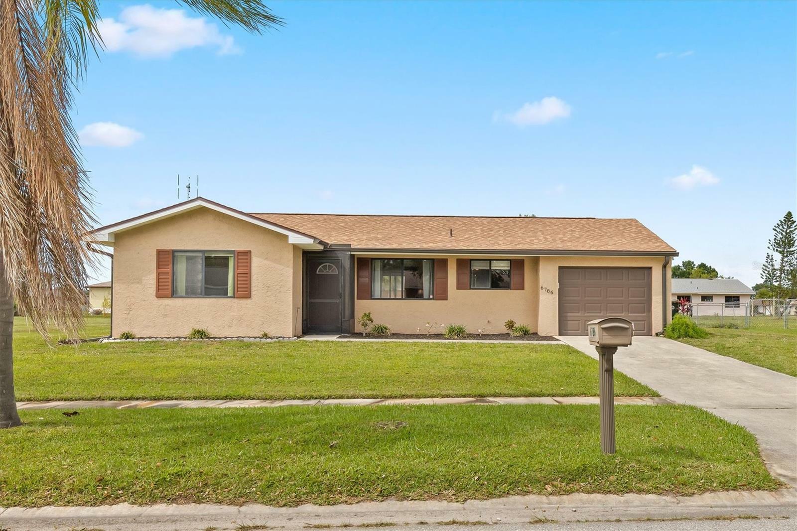 Property Photo:  6786 Myrtlewood Road  FL 34287 