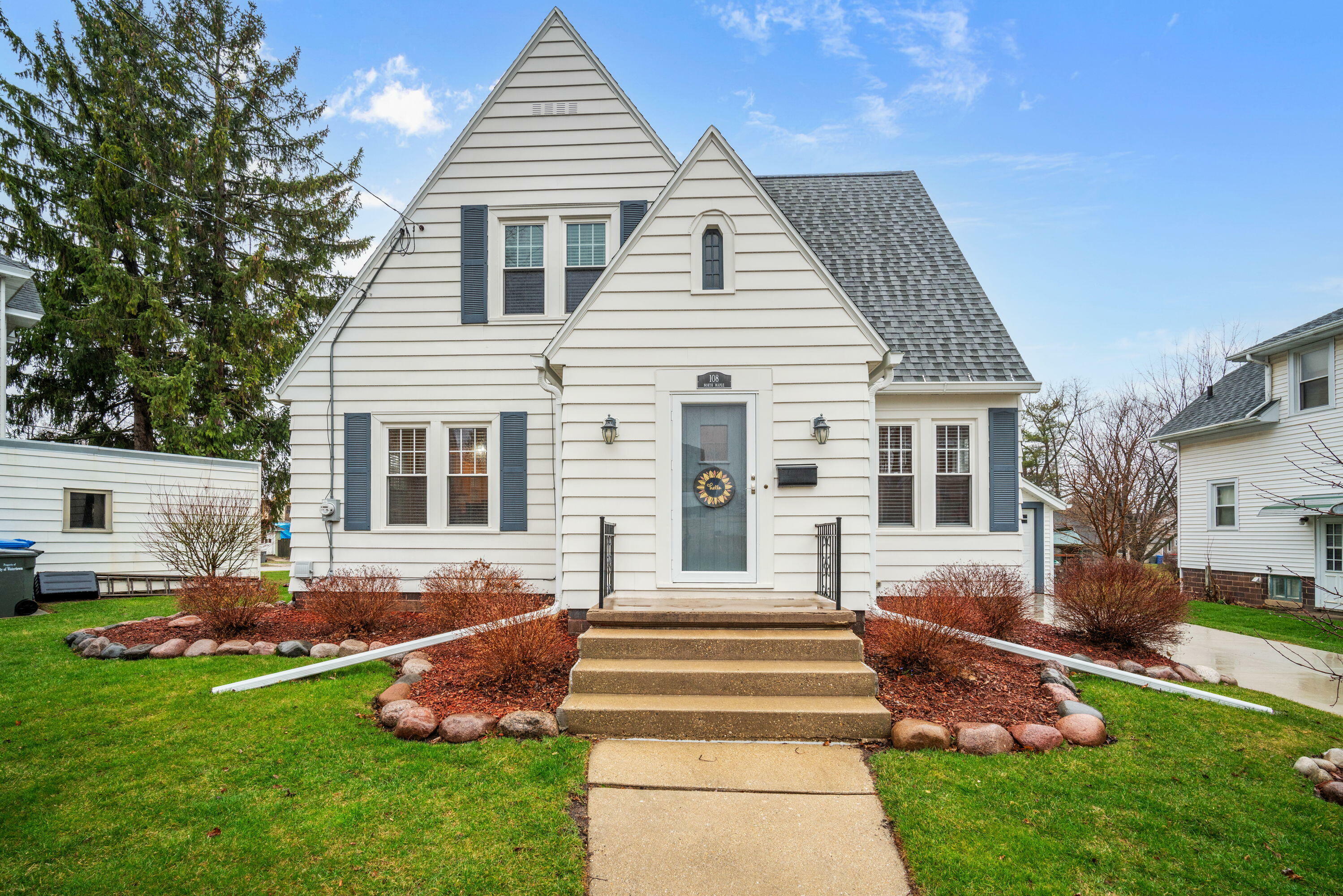 Property Photo:  108 N Maple St  WI 53094 