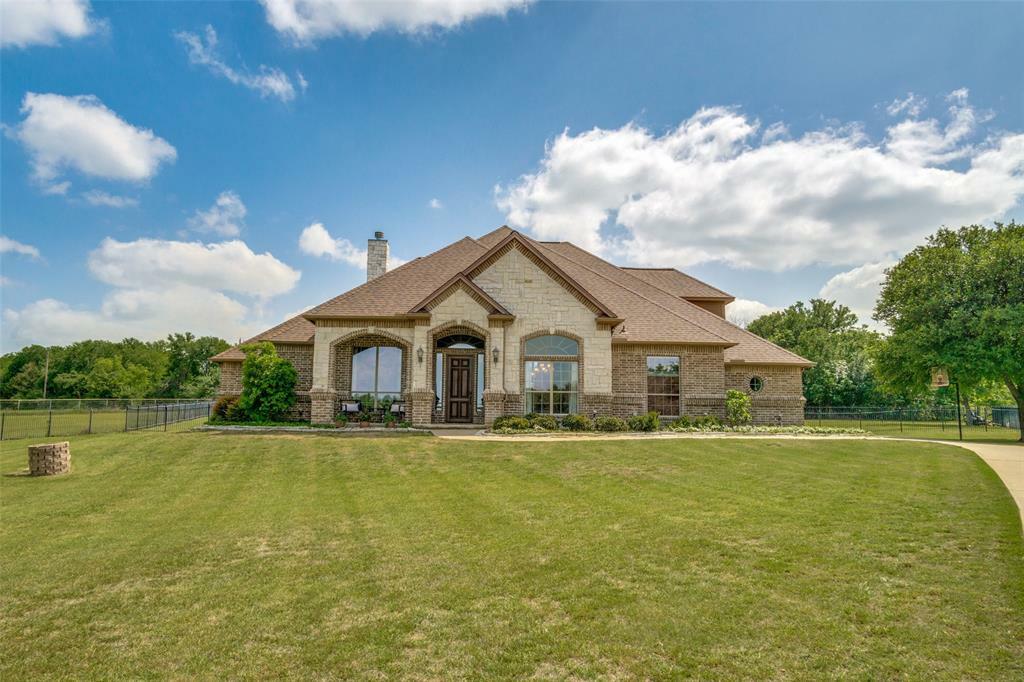 Property Photo:  512 Crested Oak Court  TX 76108 