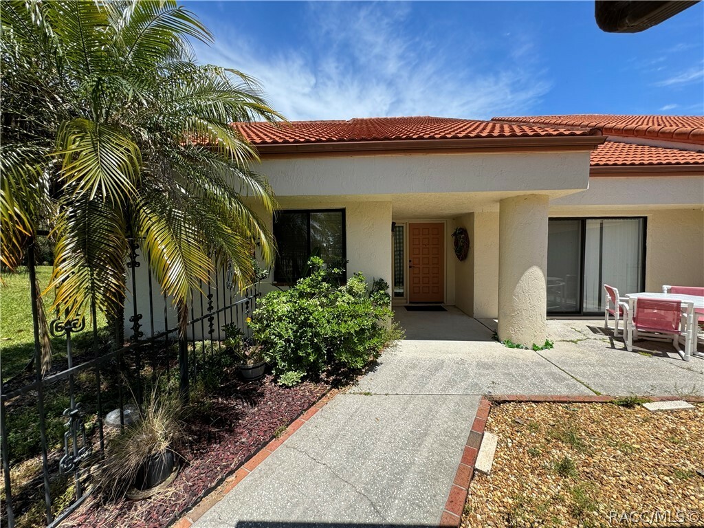 Property Photo:  504 Las Palmas Point  FL 34450 