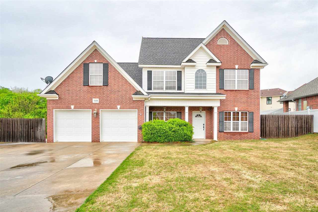 Property Photo: 1408 S Oakfield Court OK 74074