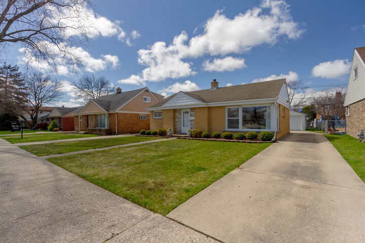 7834 N Harlem Avenue  Niles IL 60714 photo