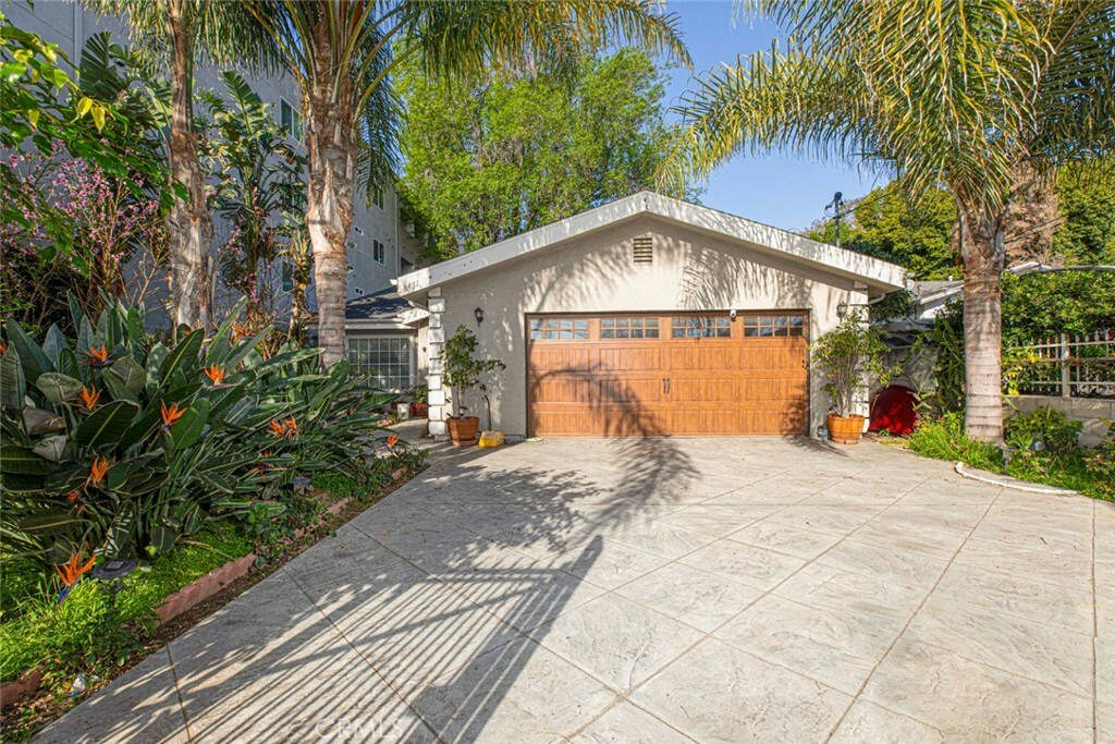 Property Photo:  8437 Orion Avenue  CA 91343 