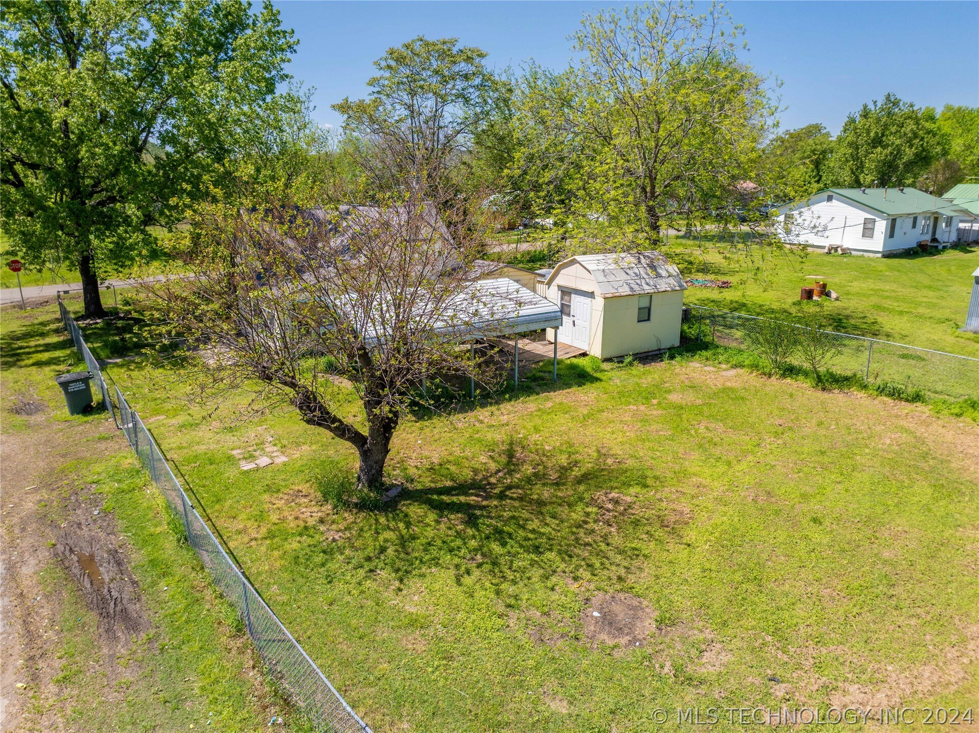 Property Photo:  211 W Chickasaw Avenue  OK 74455 