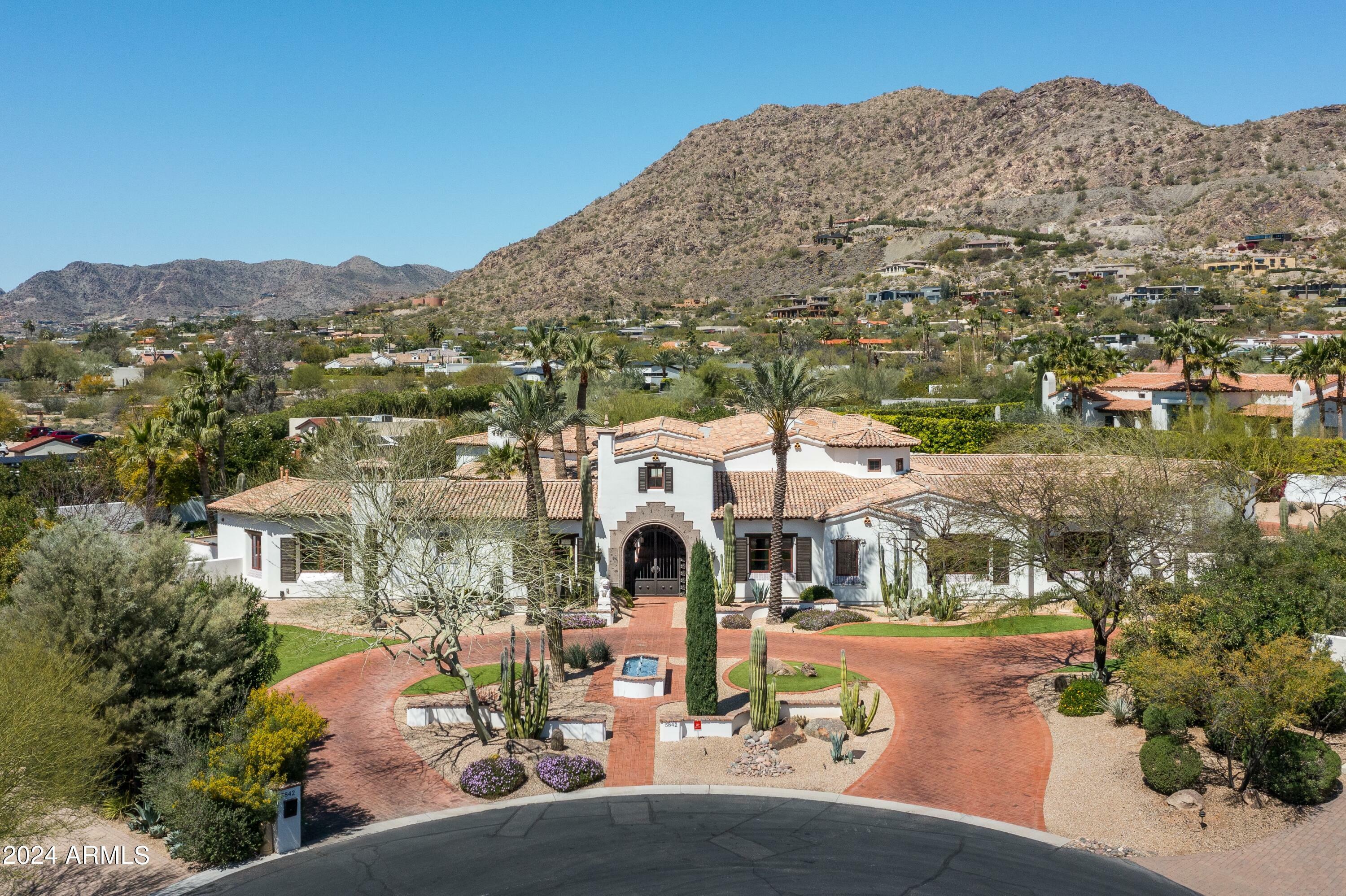 Property Photo: 5842 E Redwing Road AZ 85253
