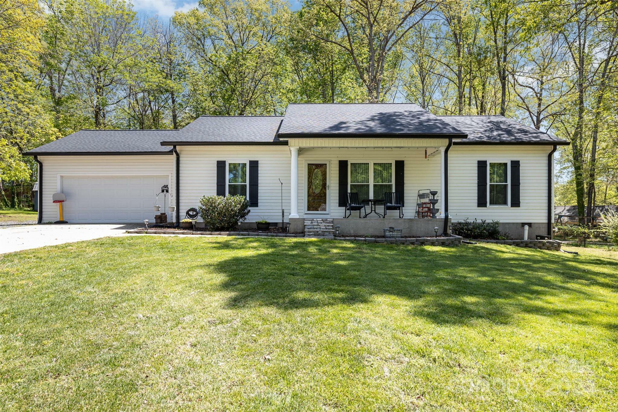 Property Photo:  203 Bayberry Drive  NC 28147 