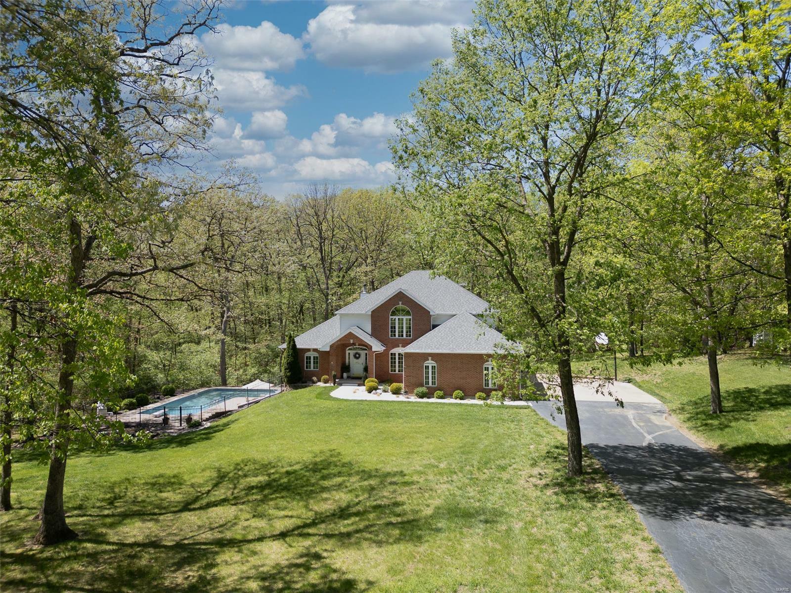 Property Photo:  9 Country Oak Drive  MO 63366 