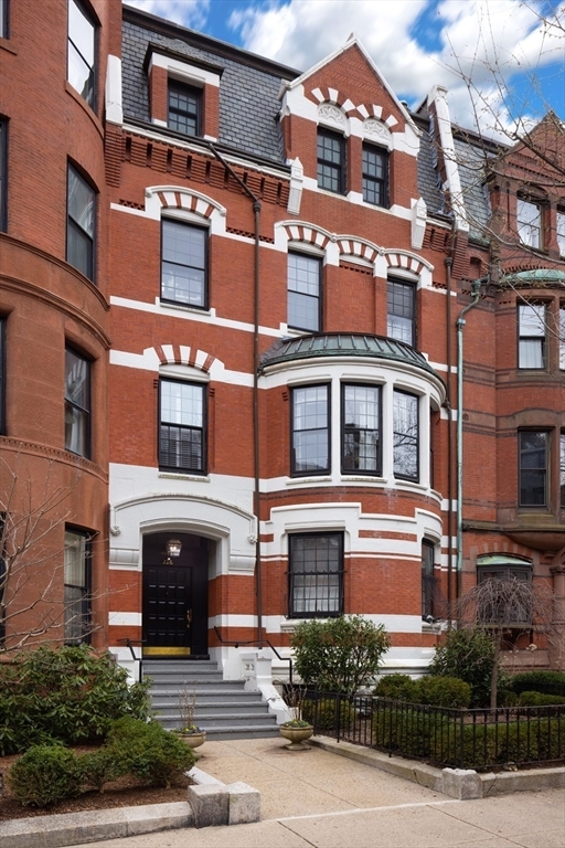 Property Photo: 226 Marlborough St 2 MA 02116
