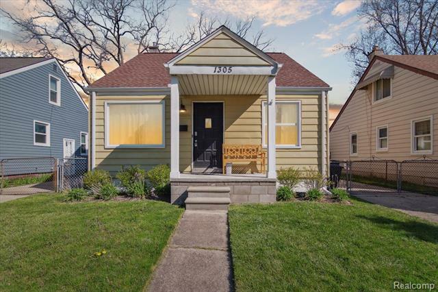 Property Photo:  1305 E Chesterfield Street  MI 48220 